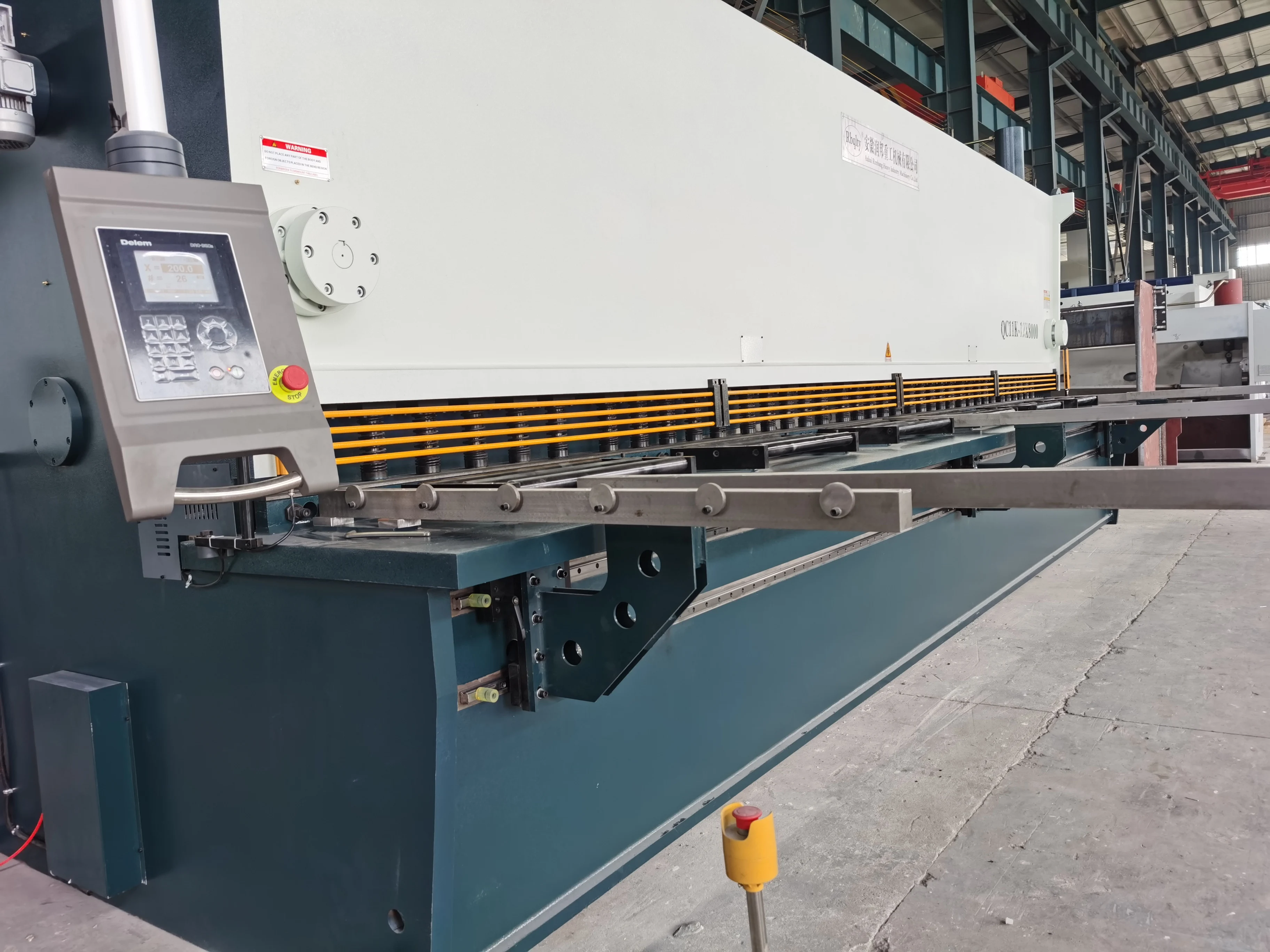 Hydraulic guillotine automatic sheet metal shearing machine hydraulic cnc shearing machine 13*6200