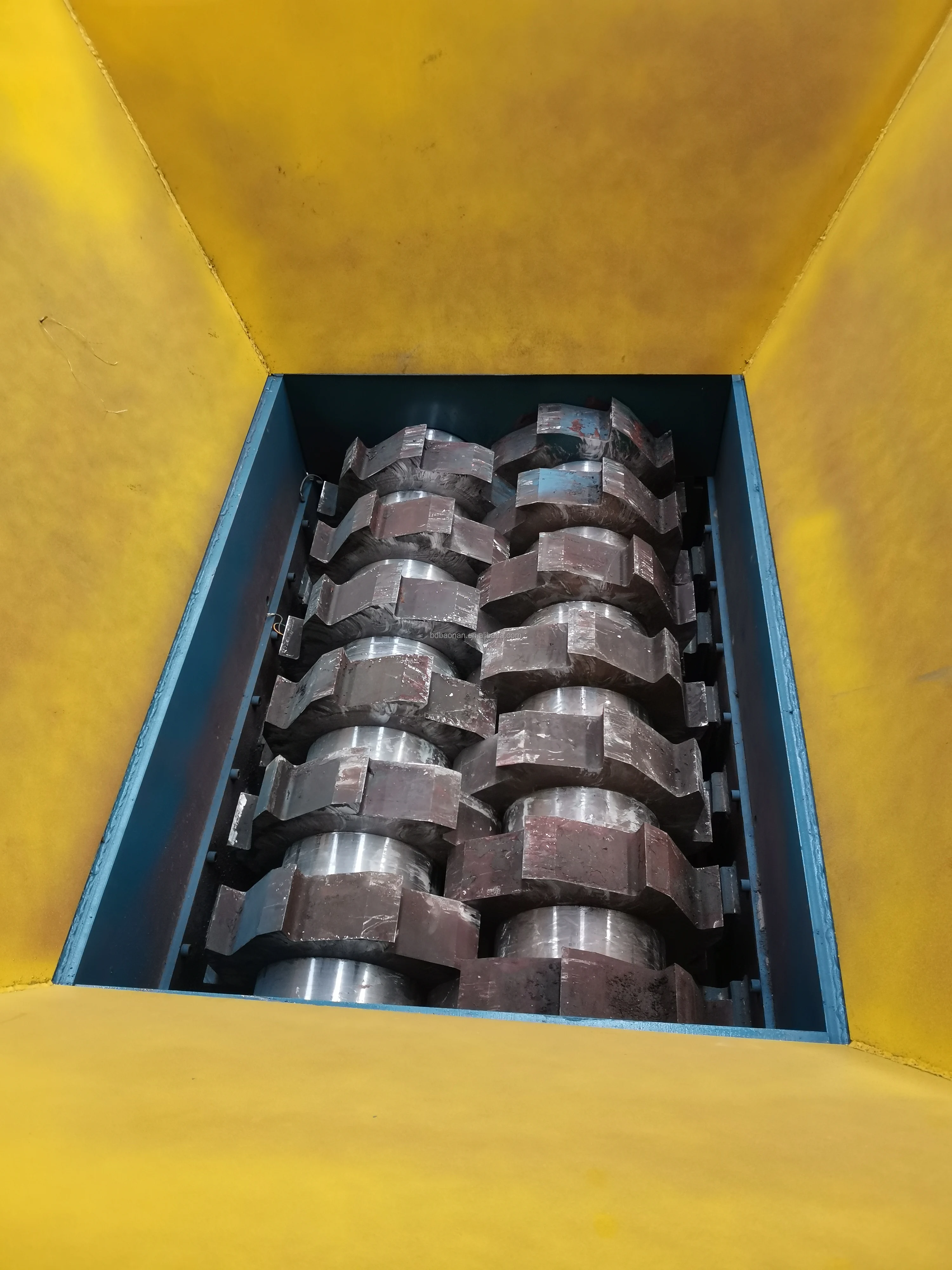 Plate/big blue bucket/plastic box recycling crusher white plastic crusher price