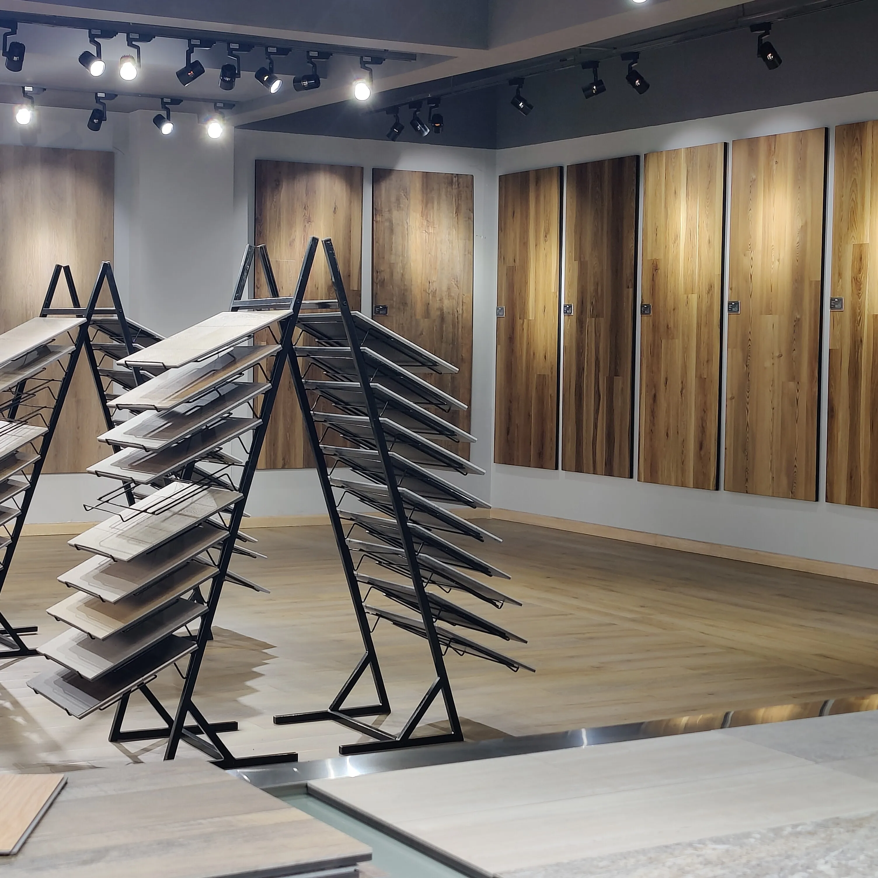 Factory wholesale Indoor Waterproof SPC Interlocking Wood Style Vinyl Plank Flooring Click Lock Parquet Tiles