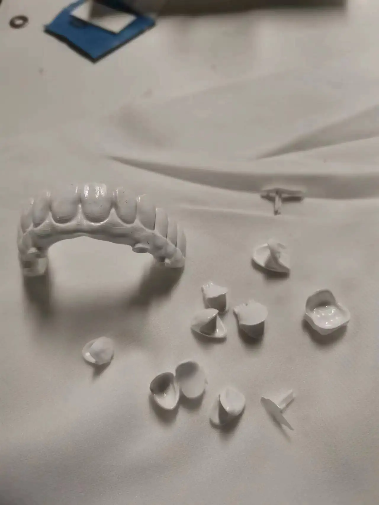 3D-принтер DLP сверху 2K для стоматологических украшений керамический шламовый глинозем цирконий без поддержки