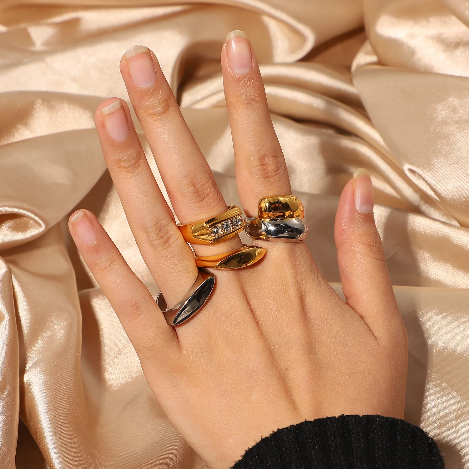 New High Polish Stainless Steel 18K Gold Plated Punk Connected Color Smooth Connect Crossed Finger Rings For Women