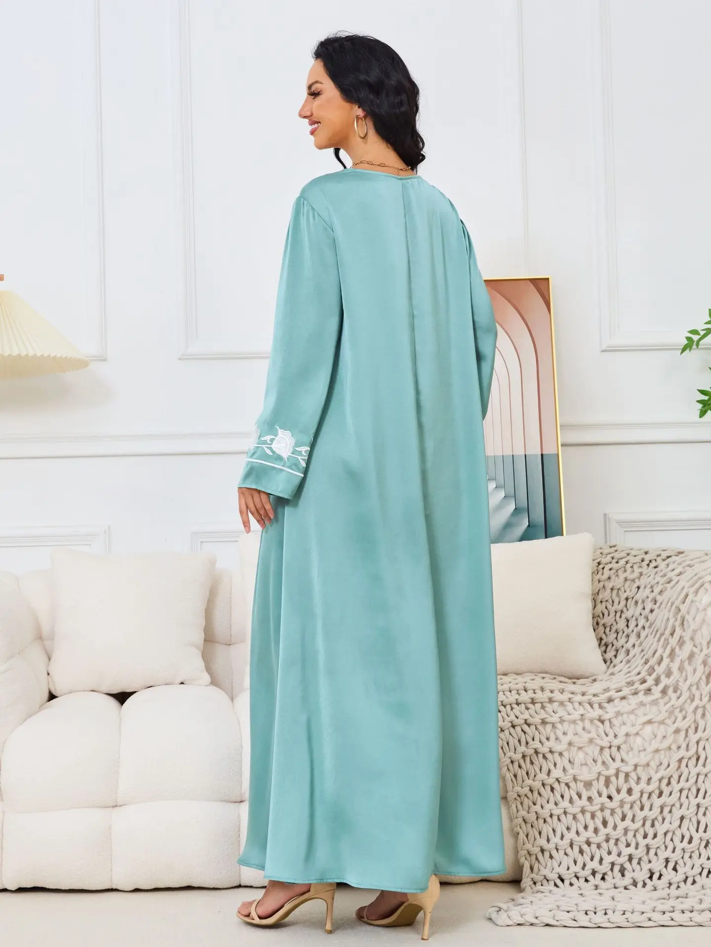 High Quality Loose  Long Sleeve Fashionable Embroidered  Abaya Dress for muslim Women