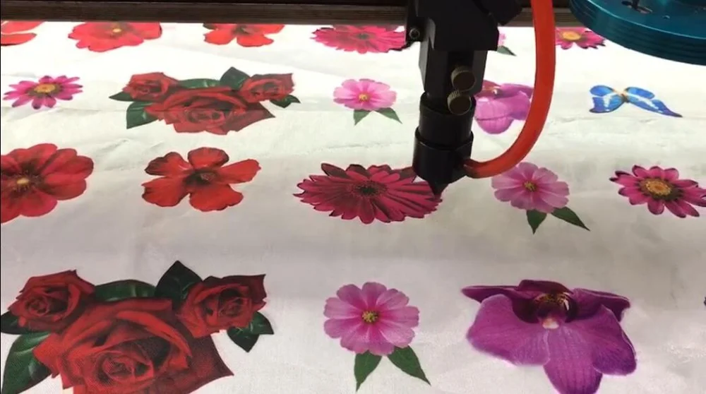 Chanxan CCD camera co2 decoupage laser cutting machine 1814 laser cutting for fabric textile clothes