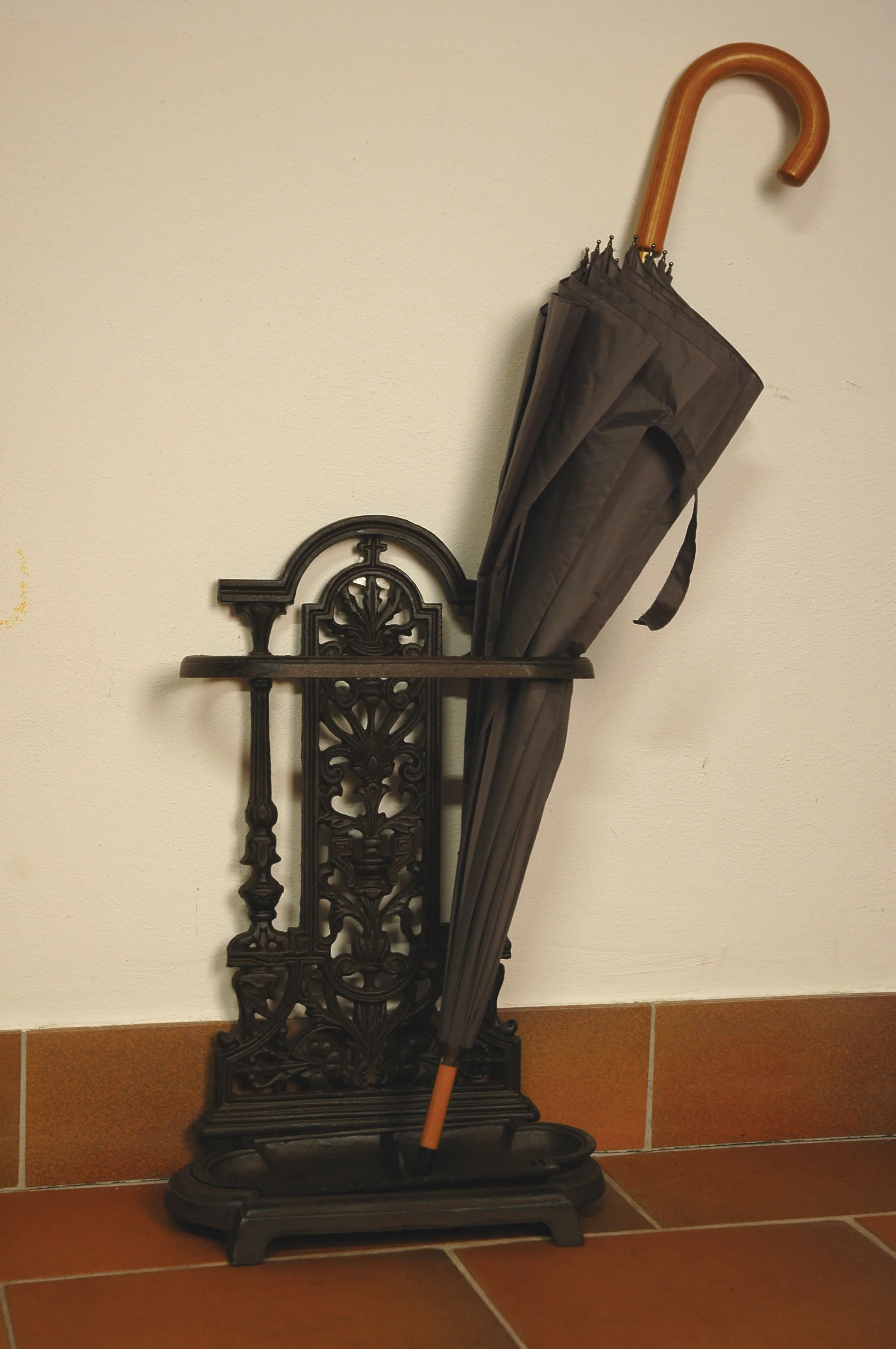 Antique Rust Umbrella Storage Rack Cast Iron Retro Dry Umbrella Stand Base Umbrella Holder Indoor Rack