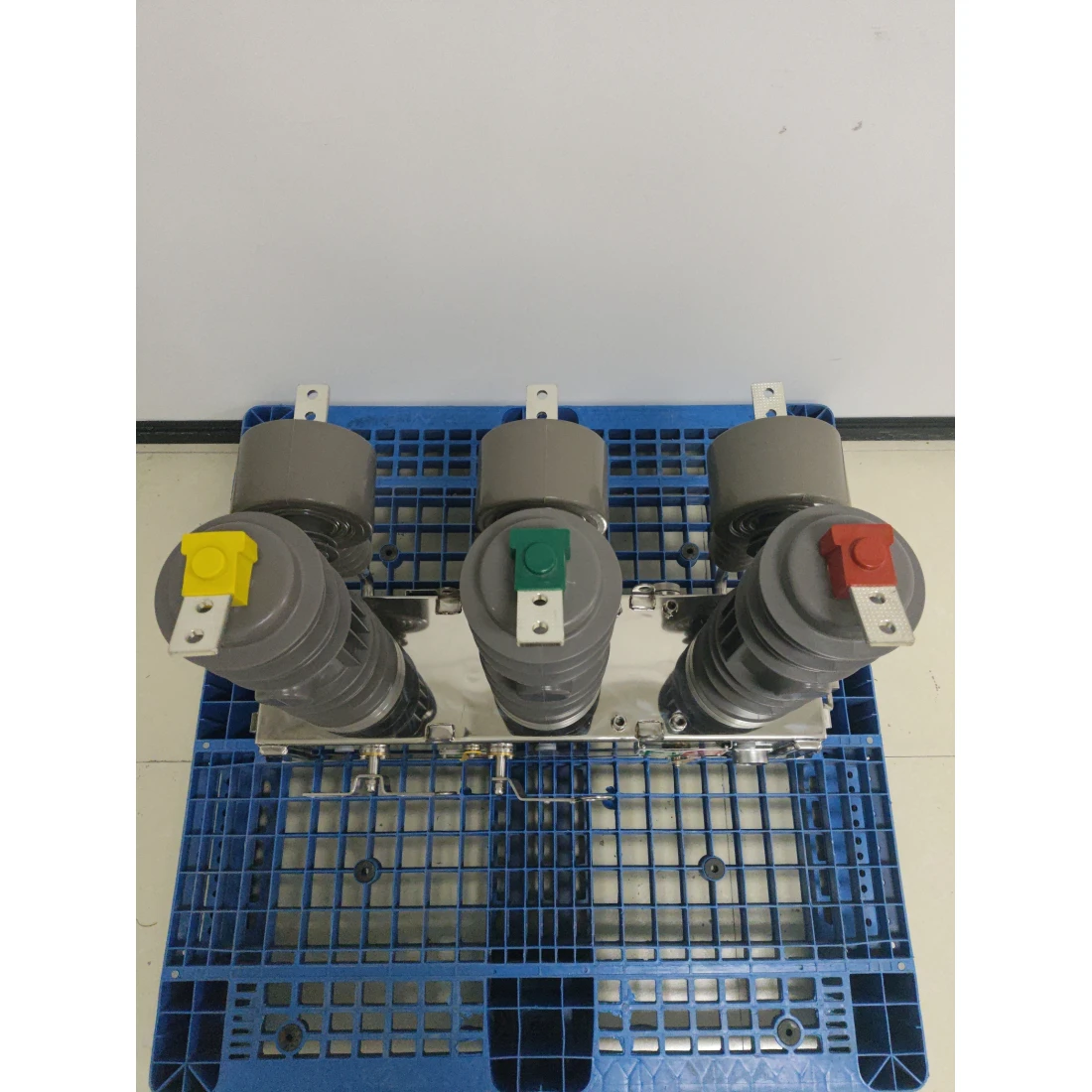 10kv high voltage vacuum circuit breaker ZW32-12 630A outdoor column switch circuit breaker manual with isolation