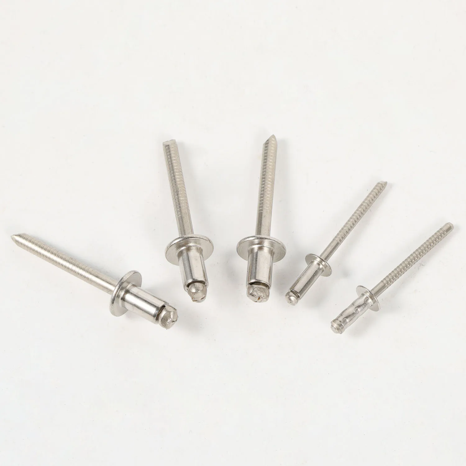 DIN7337 Diameter 3.2-4.8/5mm Length 6-32mm Aluminium Carbon Steel Flat Head Stainless Steel Blind Rivets Pop Rivet