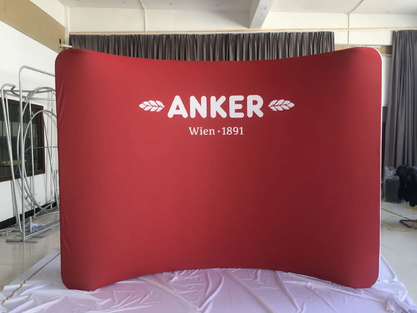 Exhibition Display Curved 8ft Stretch Tension Fabric Backdrop for Trade Show