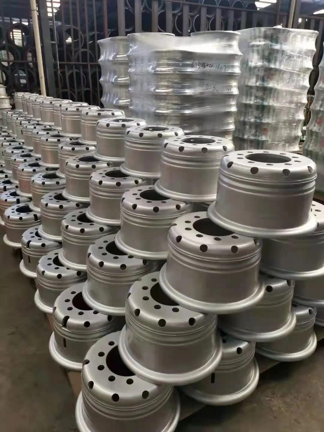 LOW FLATBED STEEL WHEEL 6.5-15 6.5-16 Professional Linyi Steel Wheel Factory Customer Design