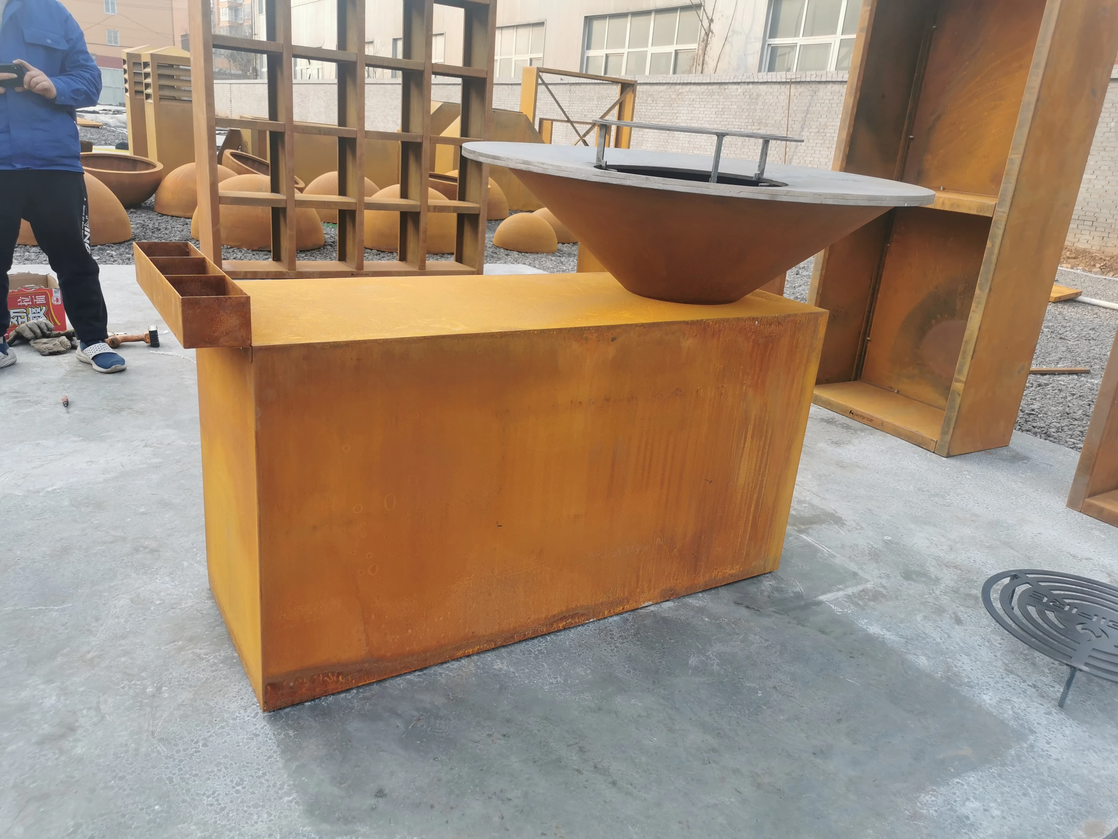 corten steel bbq set/outdoor charcoal bbq grill metal with grill table wood fire barbecue fire pit