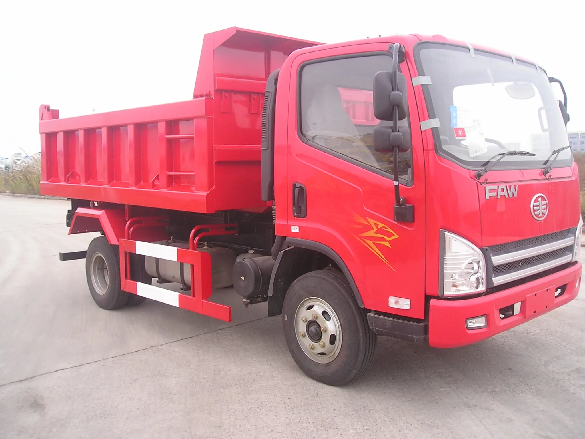 FAW Tiger V 4x2 Mini Dump Truck 5 Ton Light 6x4 Drive Wheel New Diesel Fast Gear Box Cargo Van for Efficient Transportation