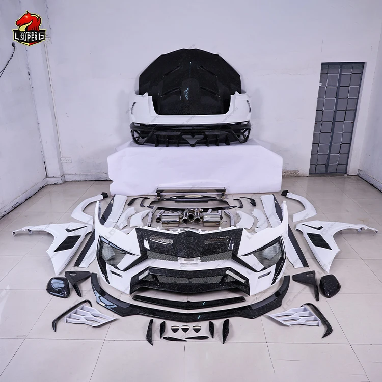 Luxury Customized Dry Carbon Fiber Full Bodykit 2018 for Lamborghini URUS upgrade M Style  Front Rear with Bumpers Spoiler Engin