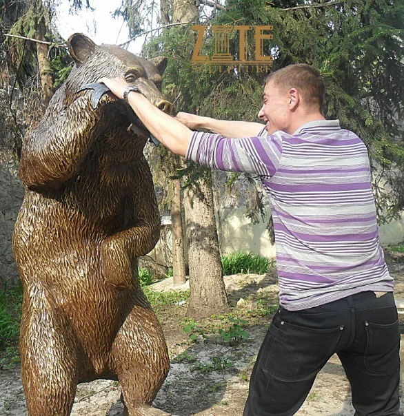 Garden Life Size Antique Brass Statue Bronze Brown Bear And Flying Eagle Catching Fish Sculpture