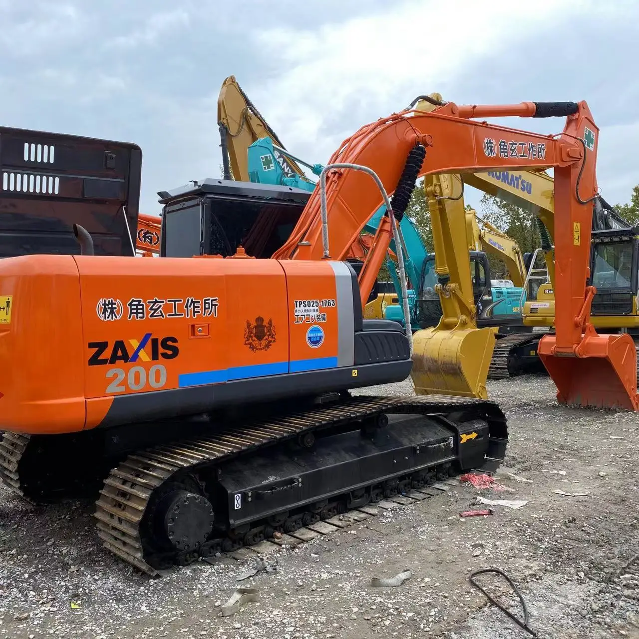 Японский оригинальный подержанный экскаватор HITACHI ZAXIS 200 в хорошем состоянии для продажи