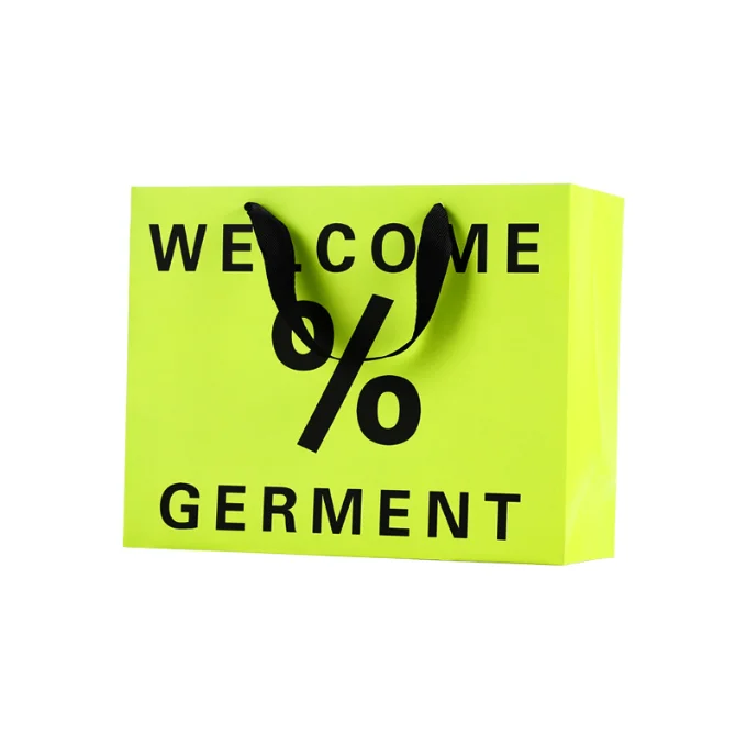 High quality Custom Small Die-Cut Handles Skincare Lipstick Beige Plain Coloured Design Beauty Packaging Luxury Paper Bags