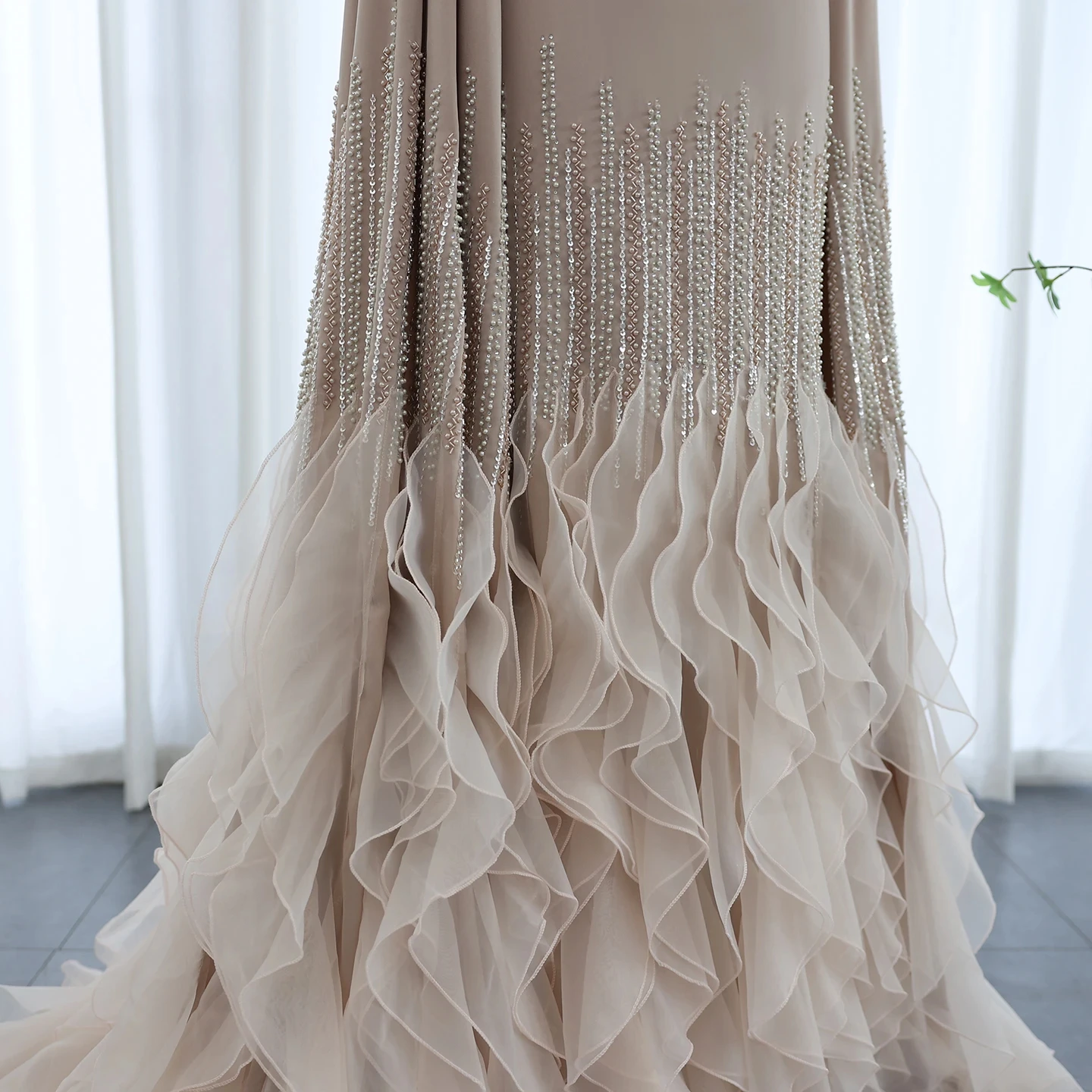 Luxury Dubai Mermaid Nude Evening Dresses with Cape Sleeves Tiered Ruffles Arabic Women Wedding Party Gowns SZ440-2