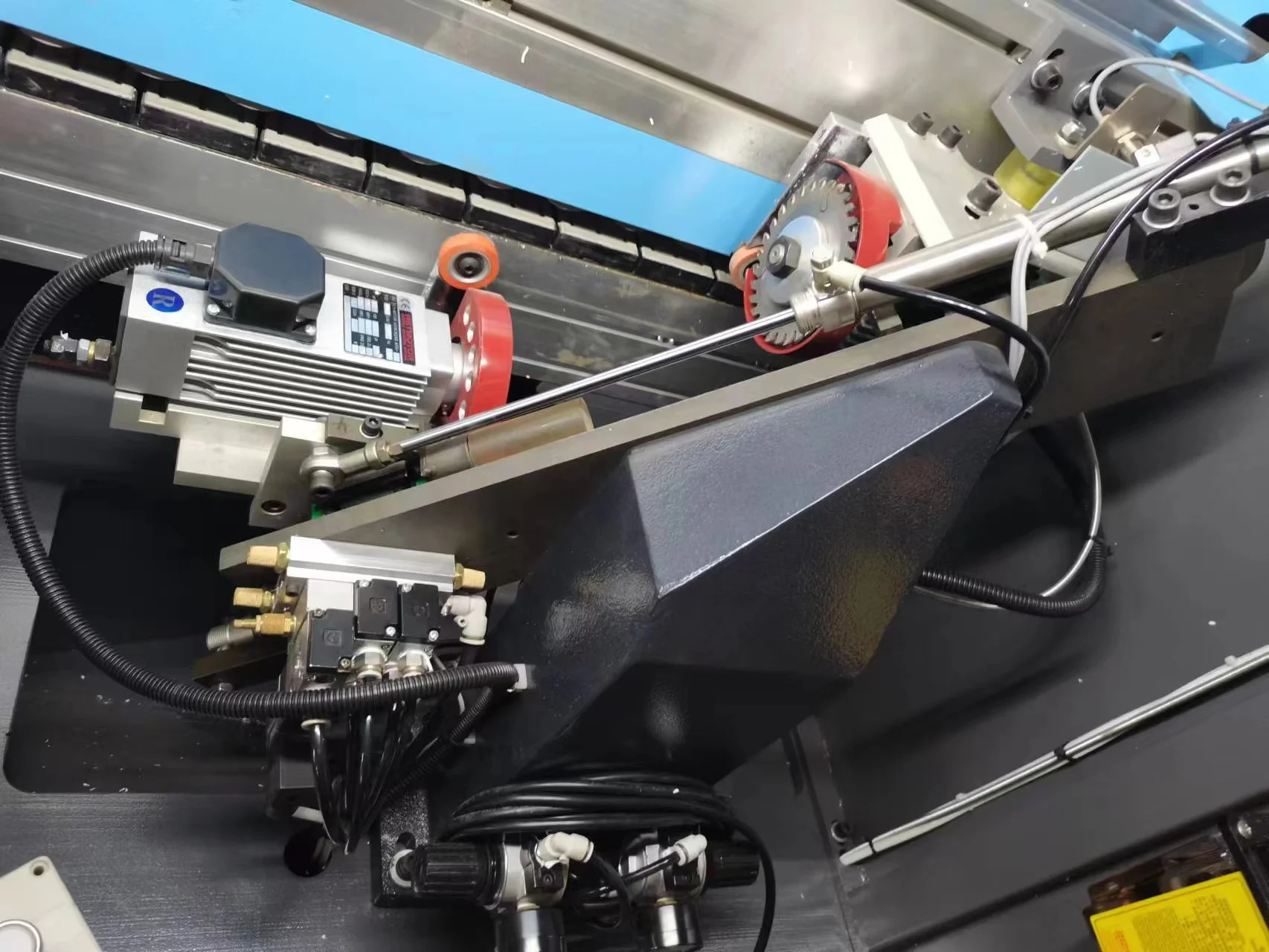 Full 9 Functions Furniture Automatic Pre Milling Slotting Edge Banding Machine