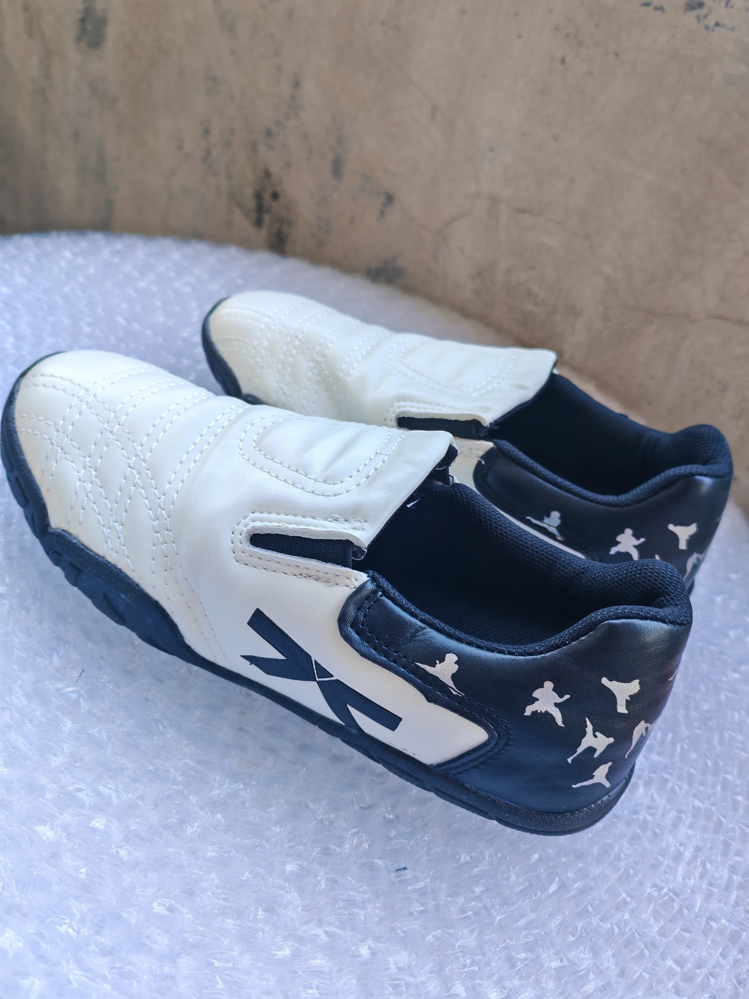 Hot Sale Custom Logo White Durable Karate Taekwondo Shoes Unisex Training Equipment for Kung Fu & Jiu-Jitsu Made of Rubber Foam