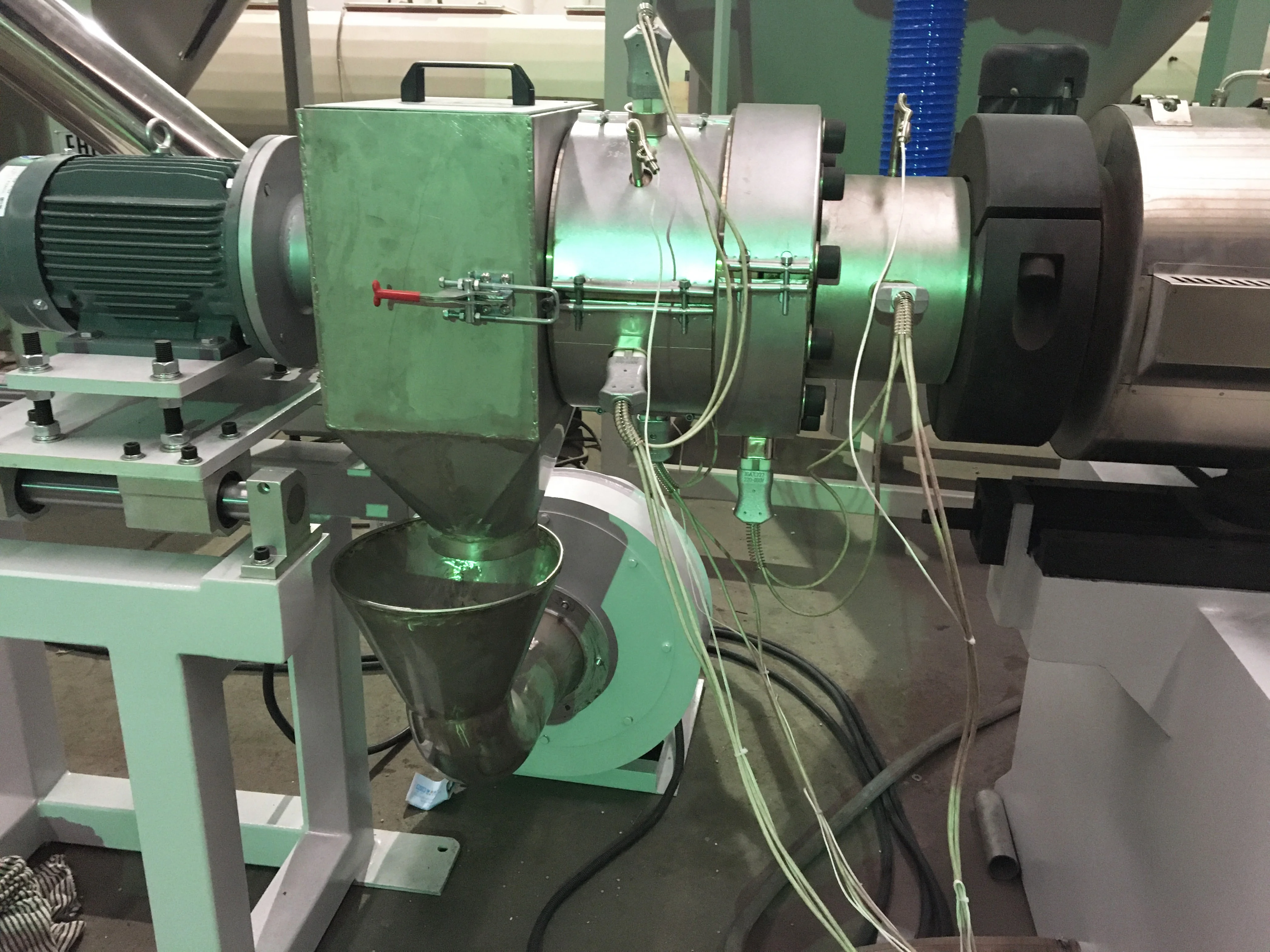 High quality PVC pelletizer / hot cutting granulator / PVC pellet production line