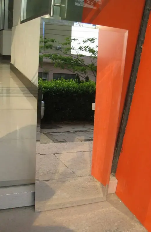 Factory Price Smooth Non-deformed Glass Mirror Tile for Wall Decorative with Shape Design