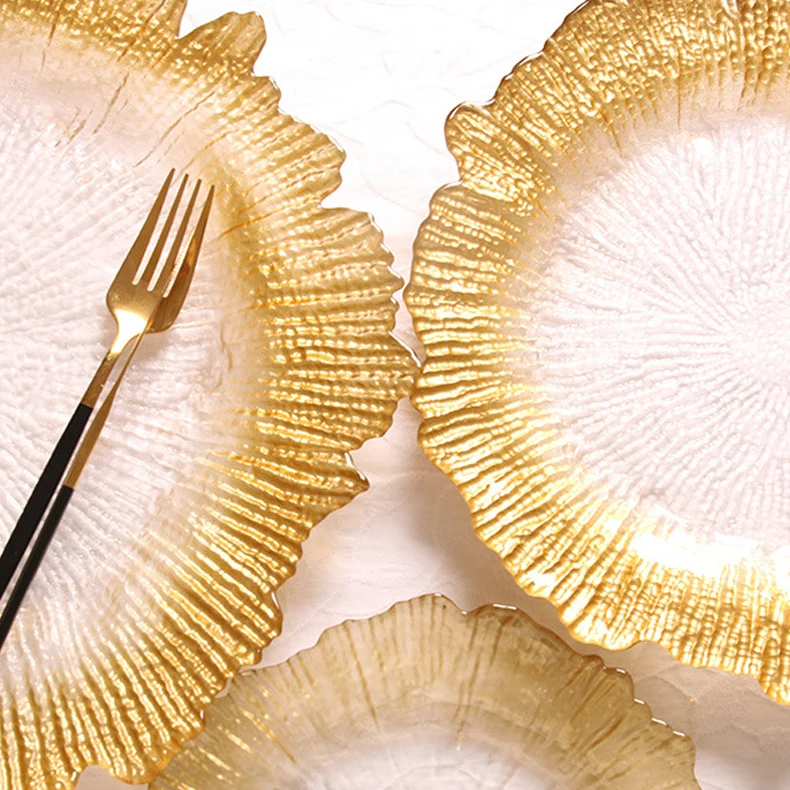 Wholesale China plates reef gold unbreakable transparent glass plates bulk clear wedding crystal charger plate with gold rim