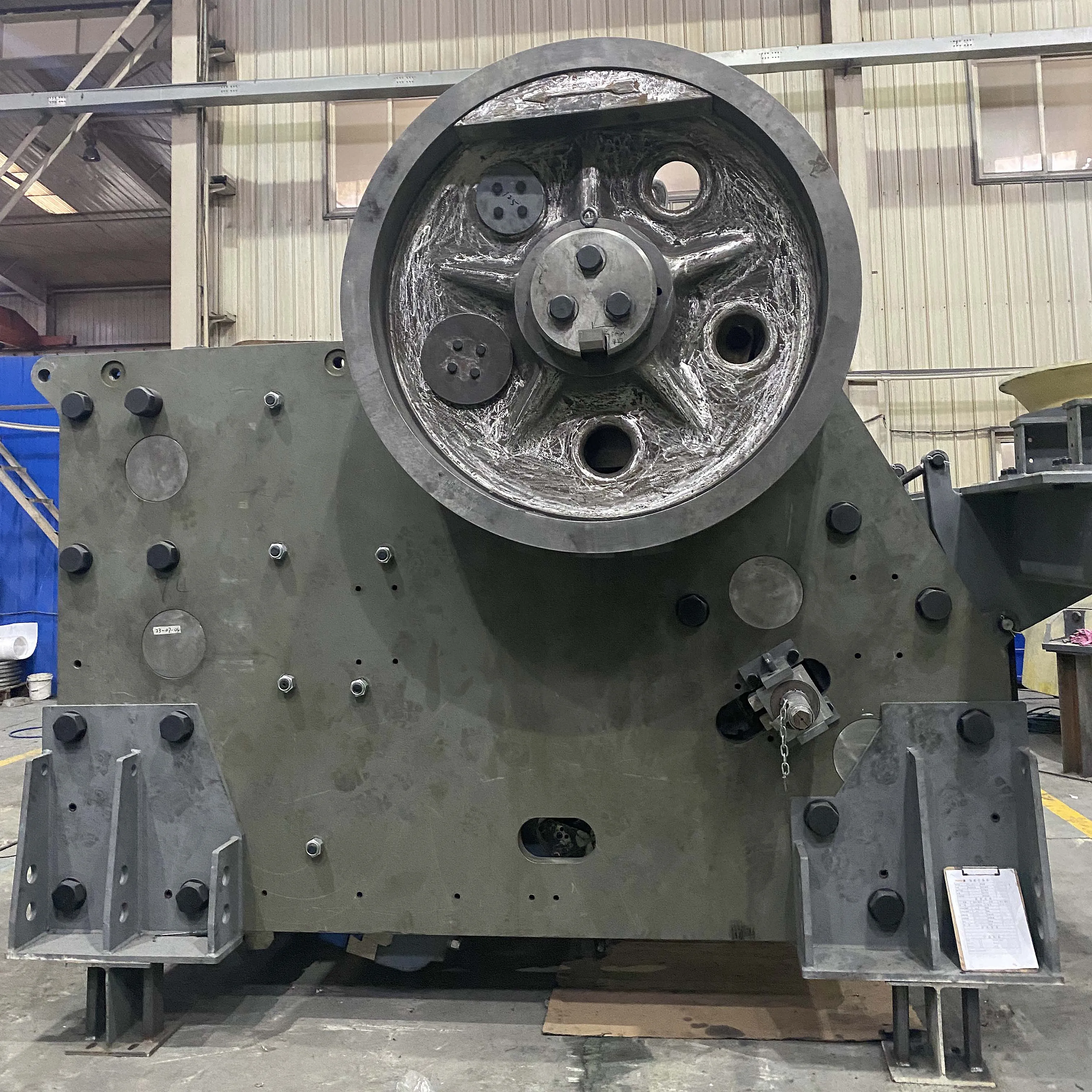 New Type  Cheap Price Jaw Crusher Rock Crusher Mobile Stone Crusher  With Belt Conveyor
