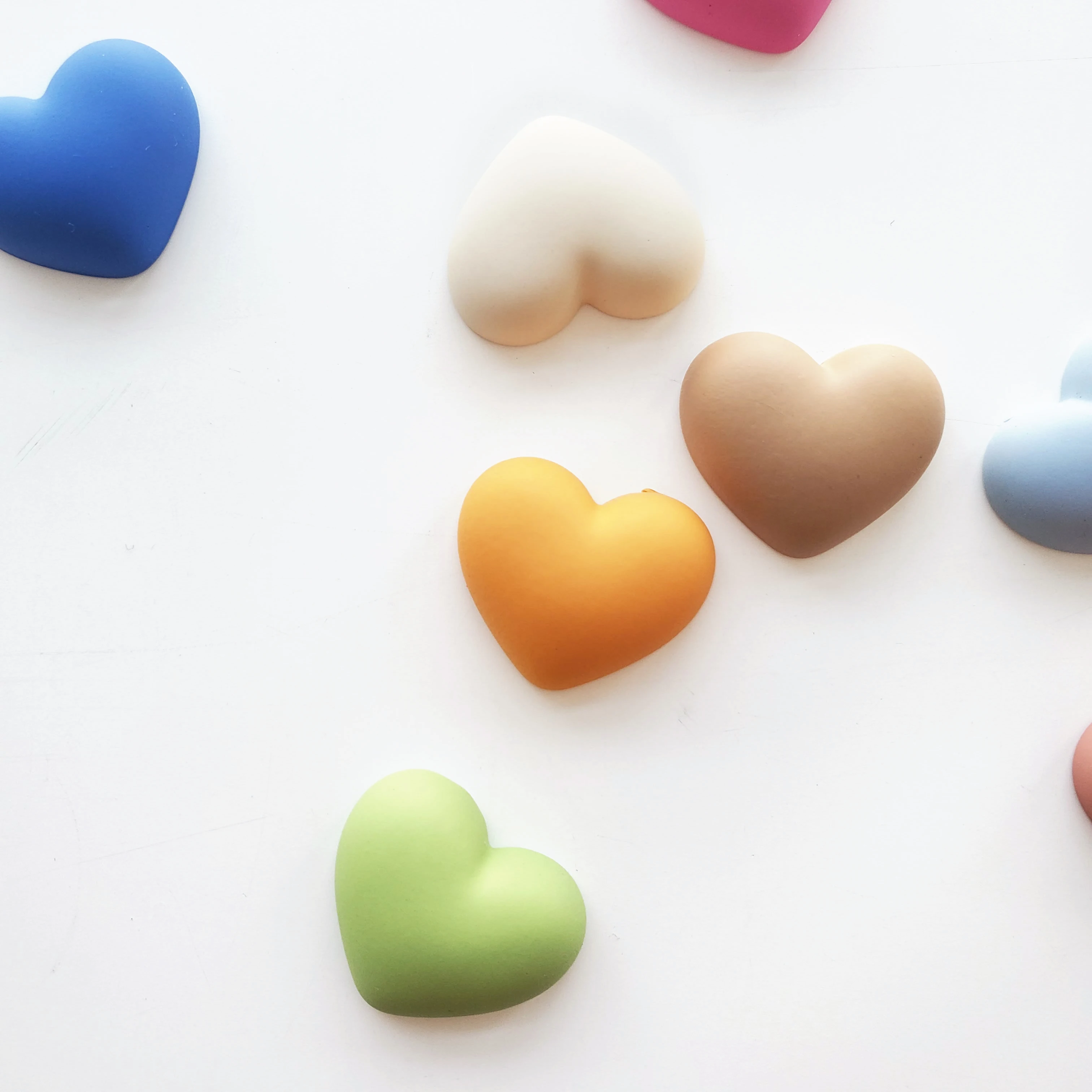 Acrylic Half Hole Rubber Love Beads Flat Bot Heart Shaped Beaded Bracelets Loose Beads For Handmade Jewelry Making