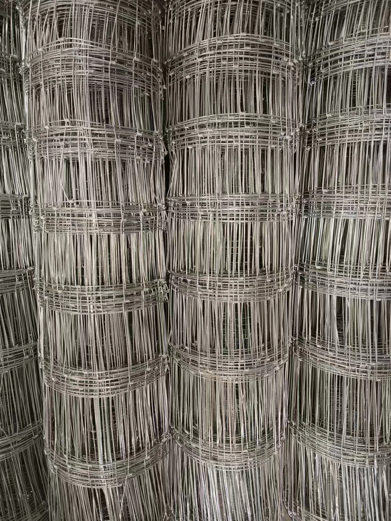 High quality field fence on farm for goat and cattle using hot sale hog sheep and goat field fence