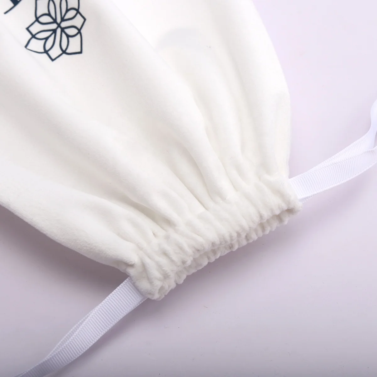 Custom Logo Printing White Velvet Drawstring Dust Sock Shoe Pouch Reusable Plush Flannel Shopping Velvet Bag