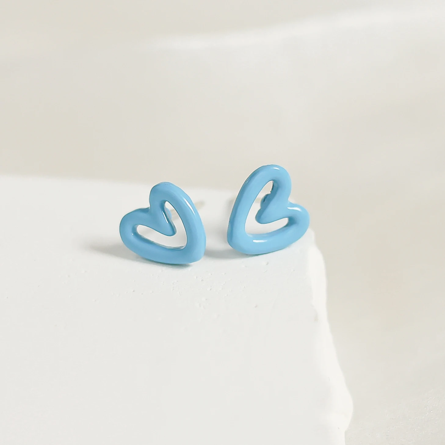 Yiwu Unisex Gold Plated Earrings Trendy Fresh Multi-Color Multi-Style Semi-Circle Ear Protections with Heart Shape