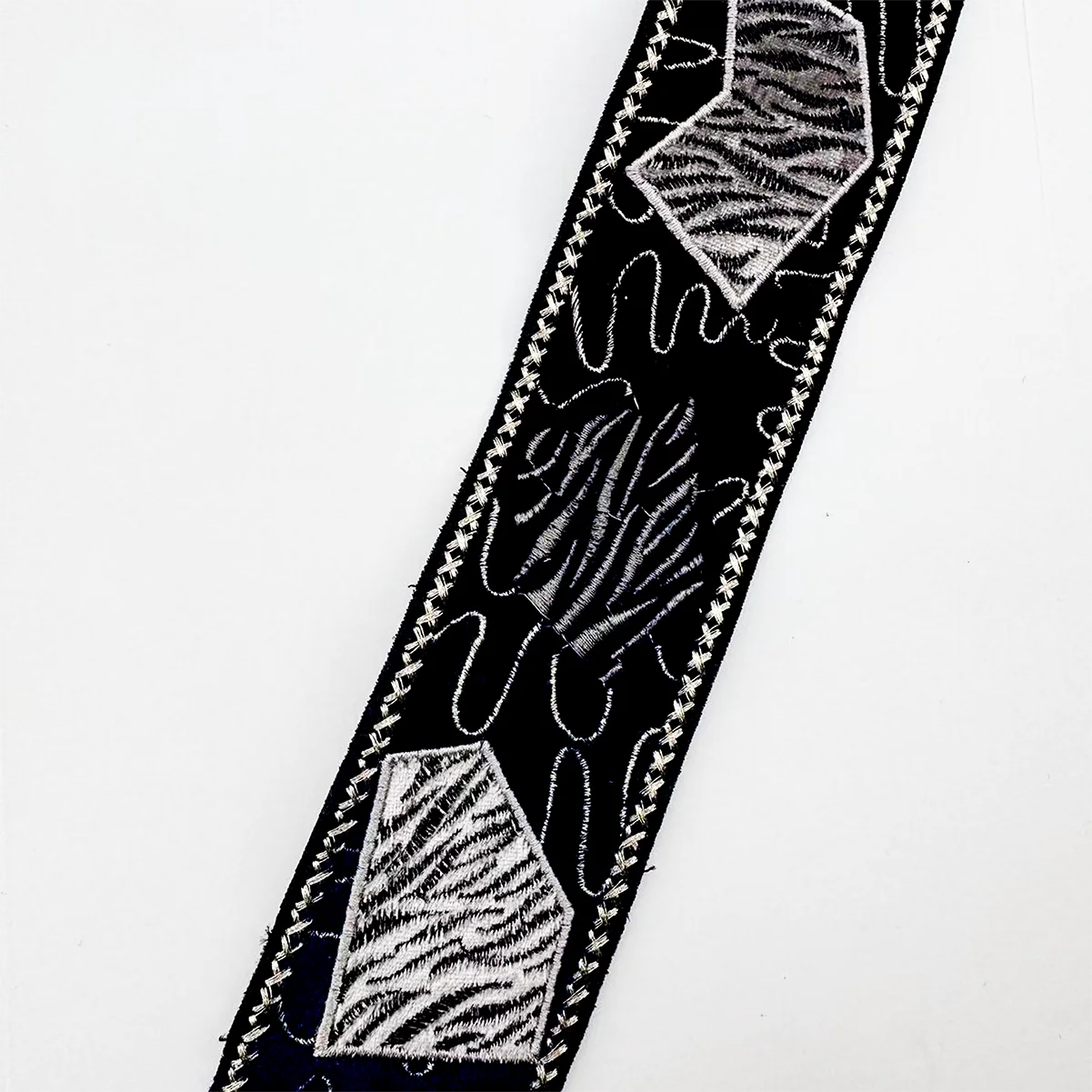 Manufacturer Direct sales of ethnic embroidery clothing lace shoe materials bags Hanfu accessories and accessories wholesale