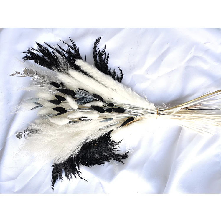 Hot selling Customized Natural and preserved boho new dried flowers pampas grass bouquet for bridal party