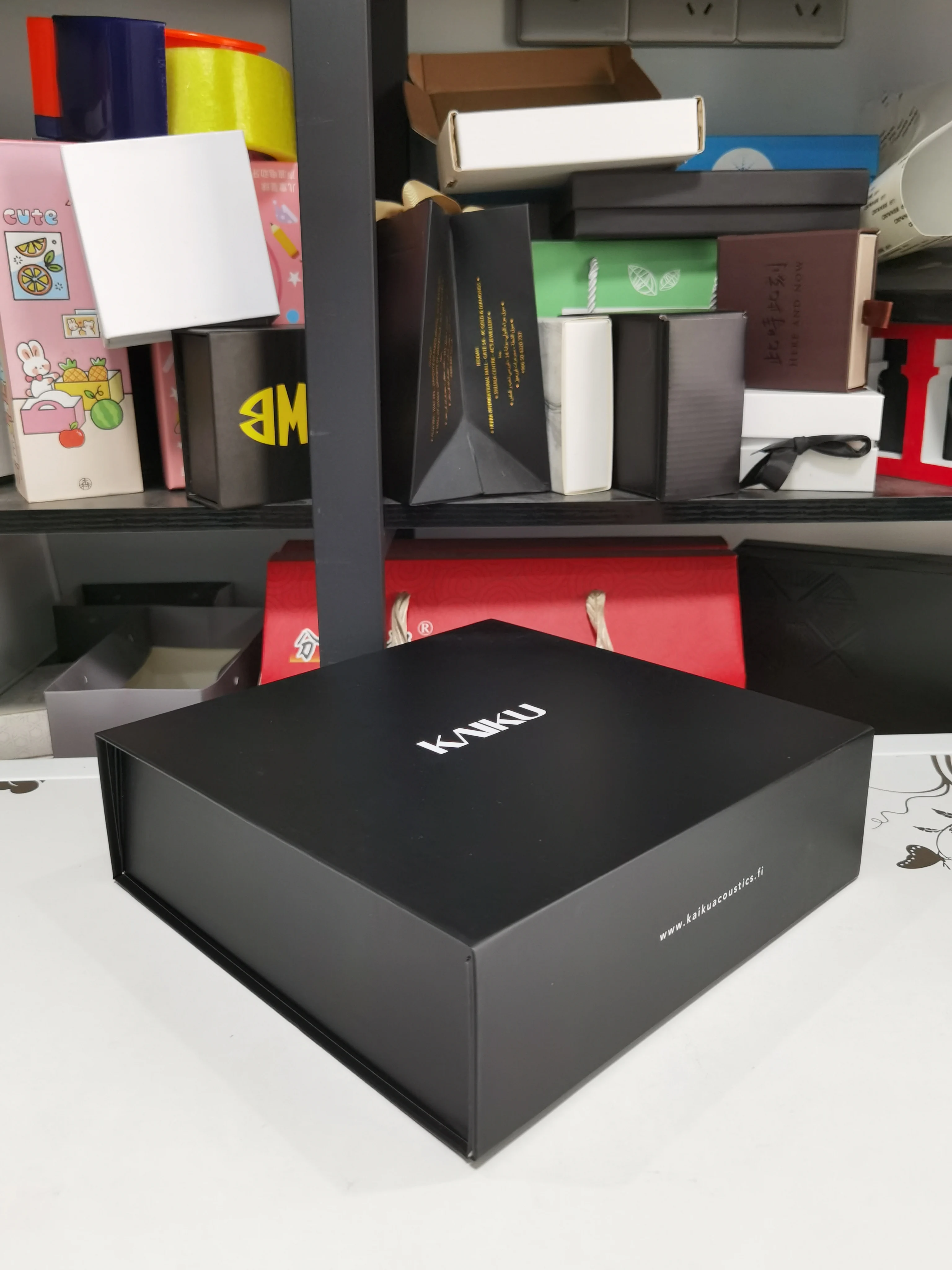 Custom luxury black with foldable magnetic box flip closure rigid gift cardboard shoe packaging box