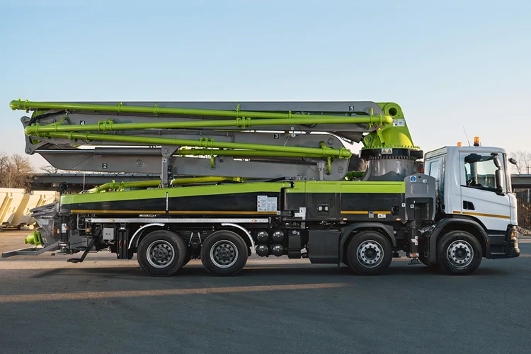 43m Concrete Pump Truck 3 Axles Pump Truck 43X-5RZ