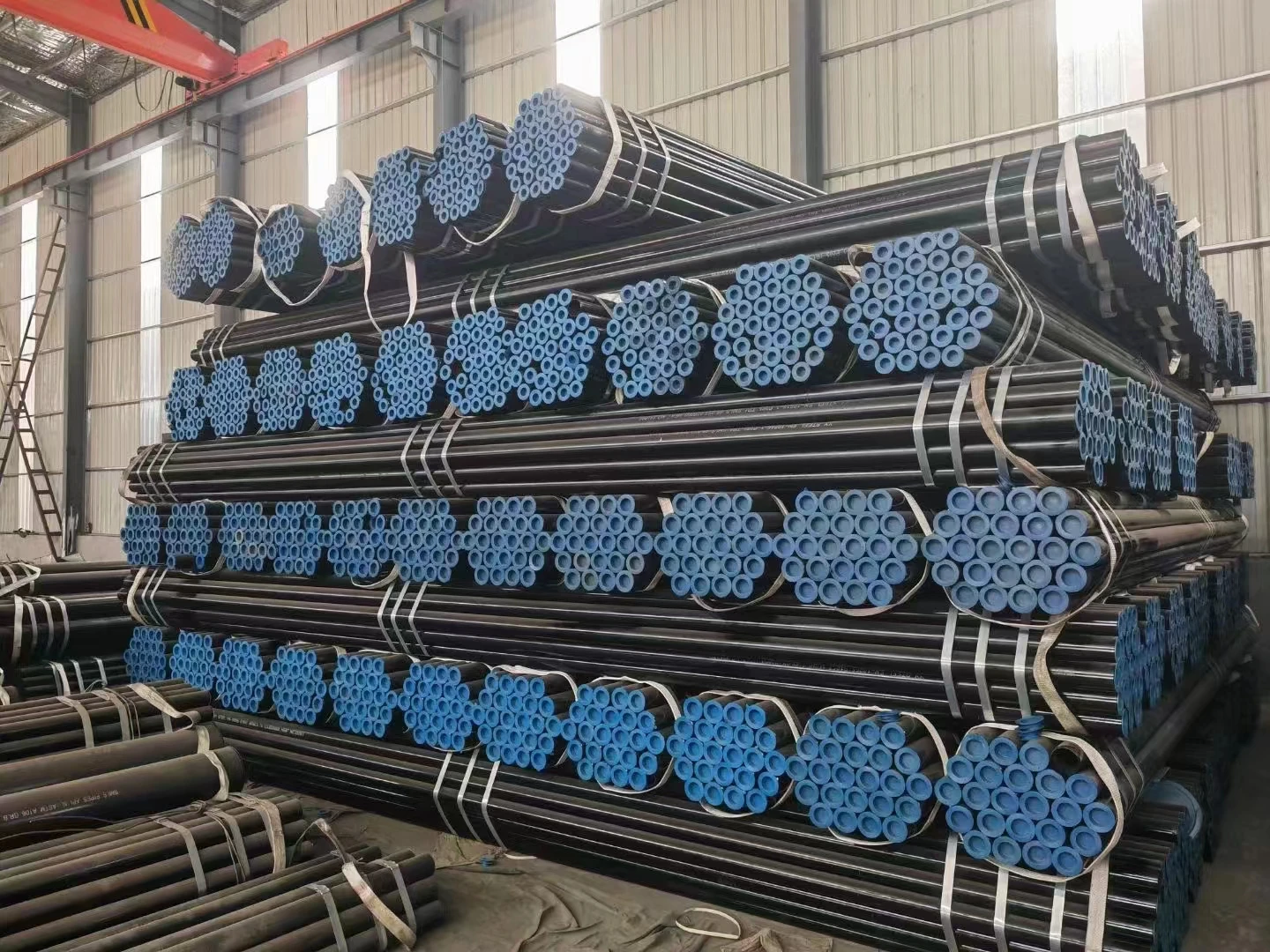 Hot Rolled Carbon Seamless Steel Pipes SCH40 80 6M 12M API 5L Gr.B 1Inch to 24Inch Gas Oil Pipelines Black Seamless Steel Pipe