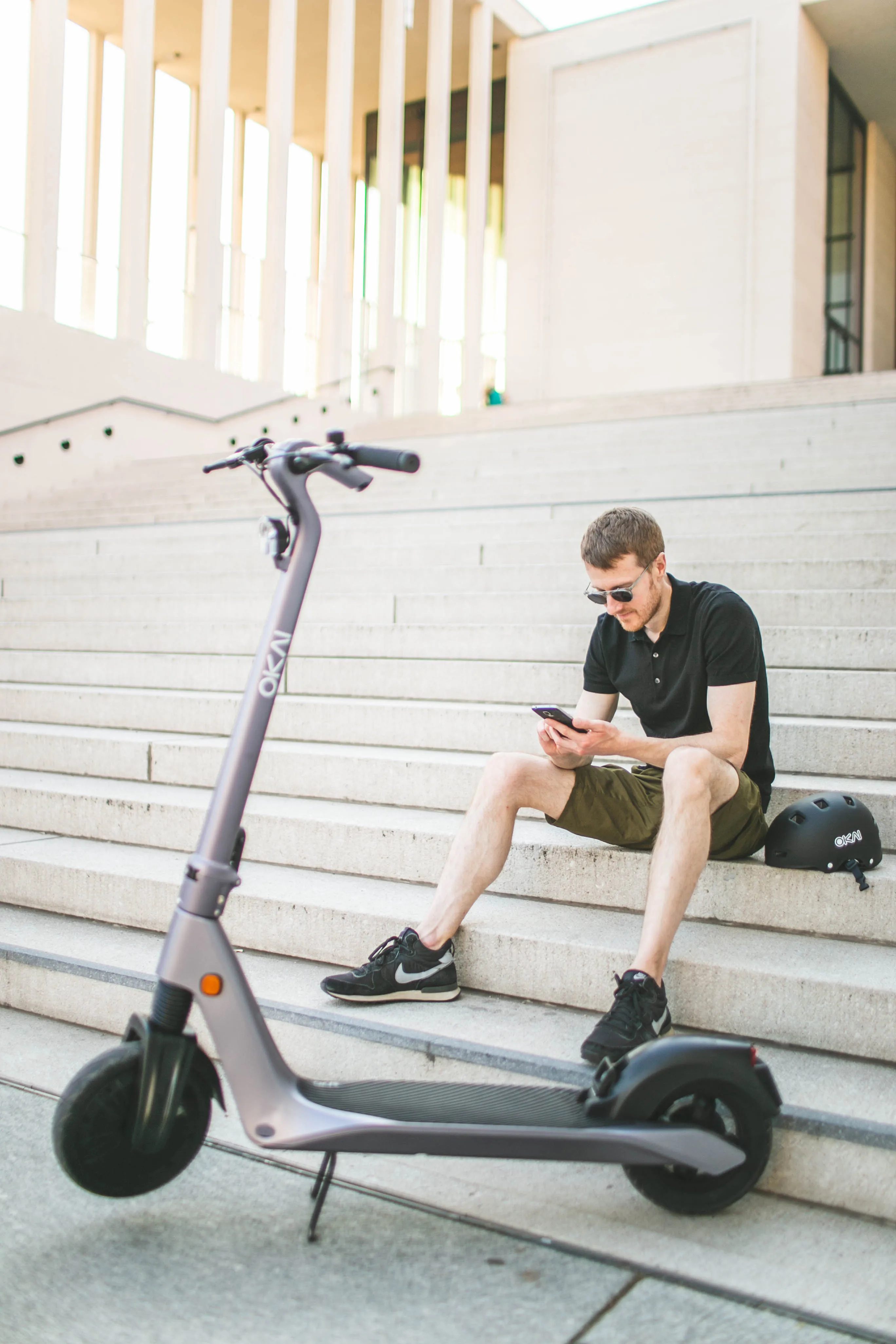 
European warehouse OKAI 2021 New Design Pro 9.5 inch 7.2Ah Battery Foldable Skateboard Electric kick Scooters 