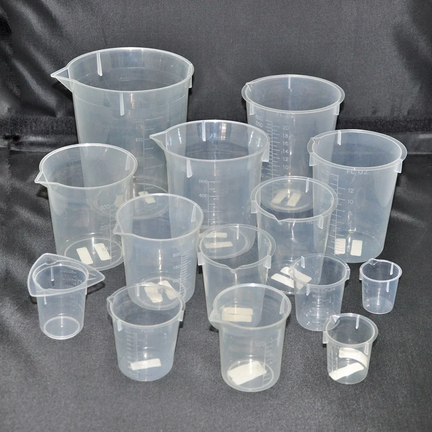 Набор пластиковых мерных стаканчиков 100 мл