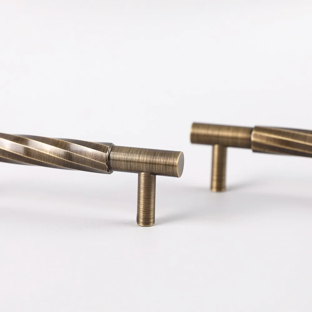 MAXERY Vintage Antique Brass Handle Pulls, Curved Stripes Textured Cabinet Handles, Metal Furniture Handle for Closet Wardrobe