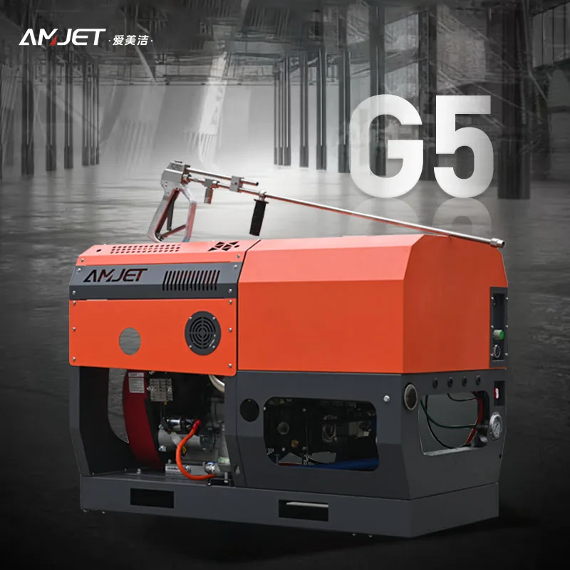 Ultra-high pressure cleaning machine is used to clean the ground, remove rust and paint. Professional pressure washer high
