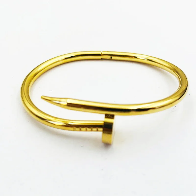 European and American fashion titanium steel nail bracelet high-end luxury 18K gold color retaining stainless steel bracelet