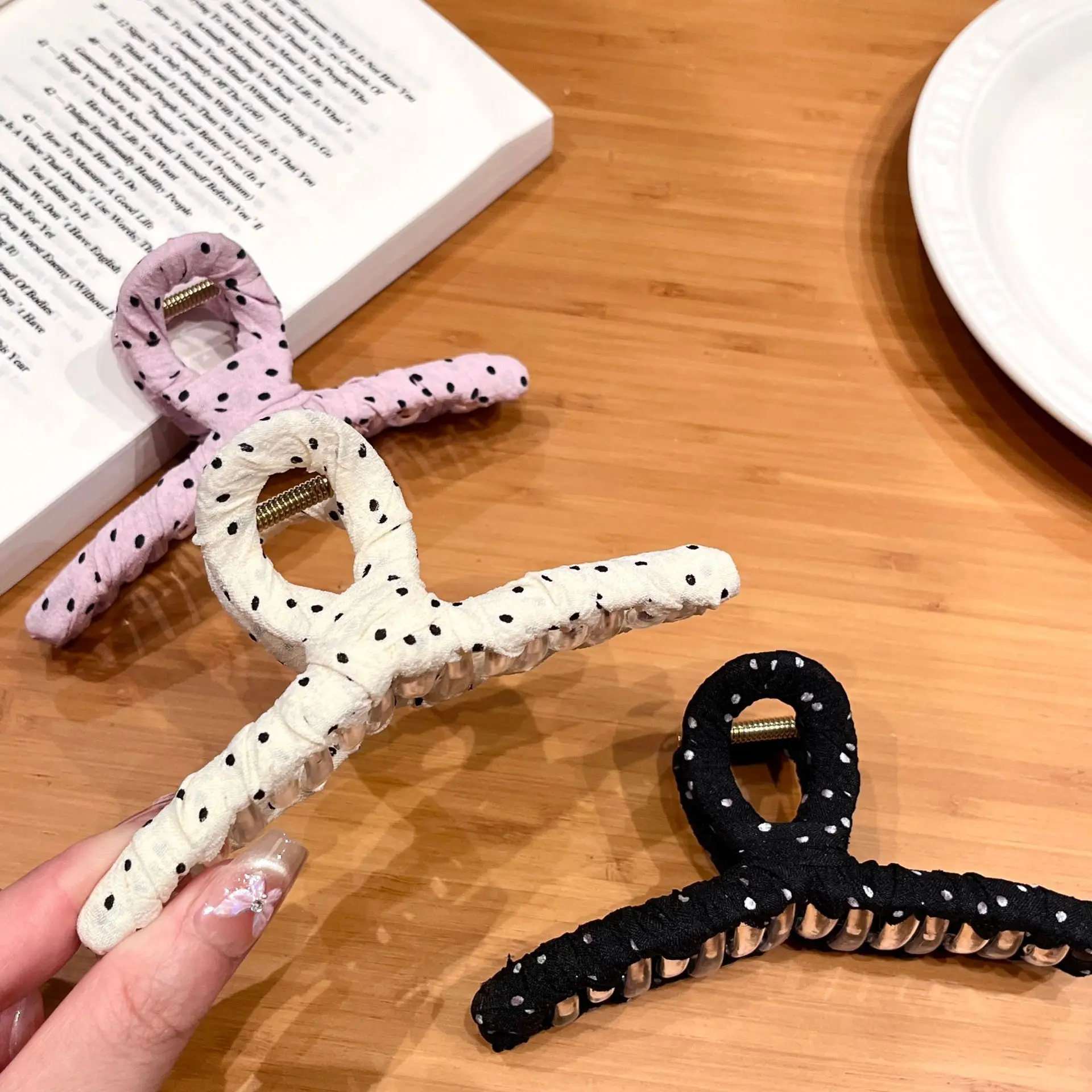 New black white polka dot fabric hair clip high-end grab clip large minimalist shark clip
