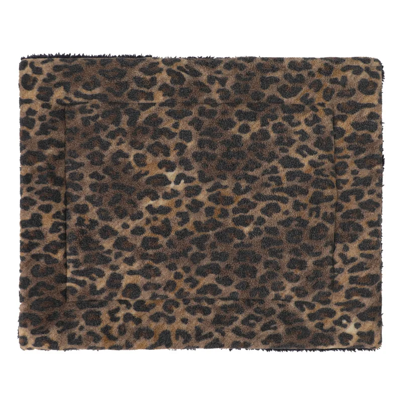 Portable and comfortable leopard-print pet mat, Coral Velvet non-slip thermal pad for pet cats and dogs