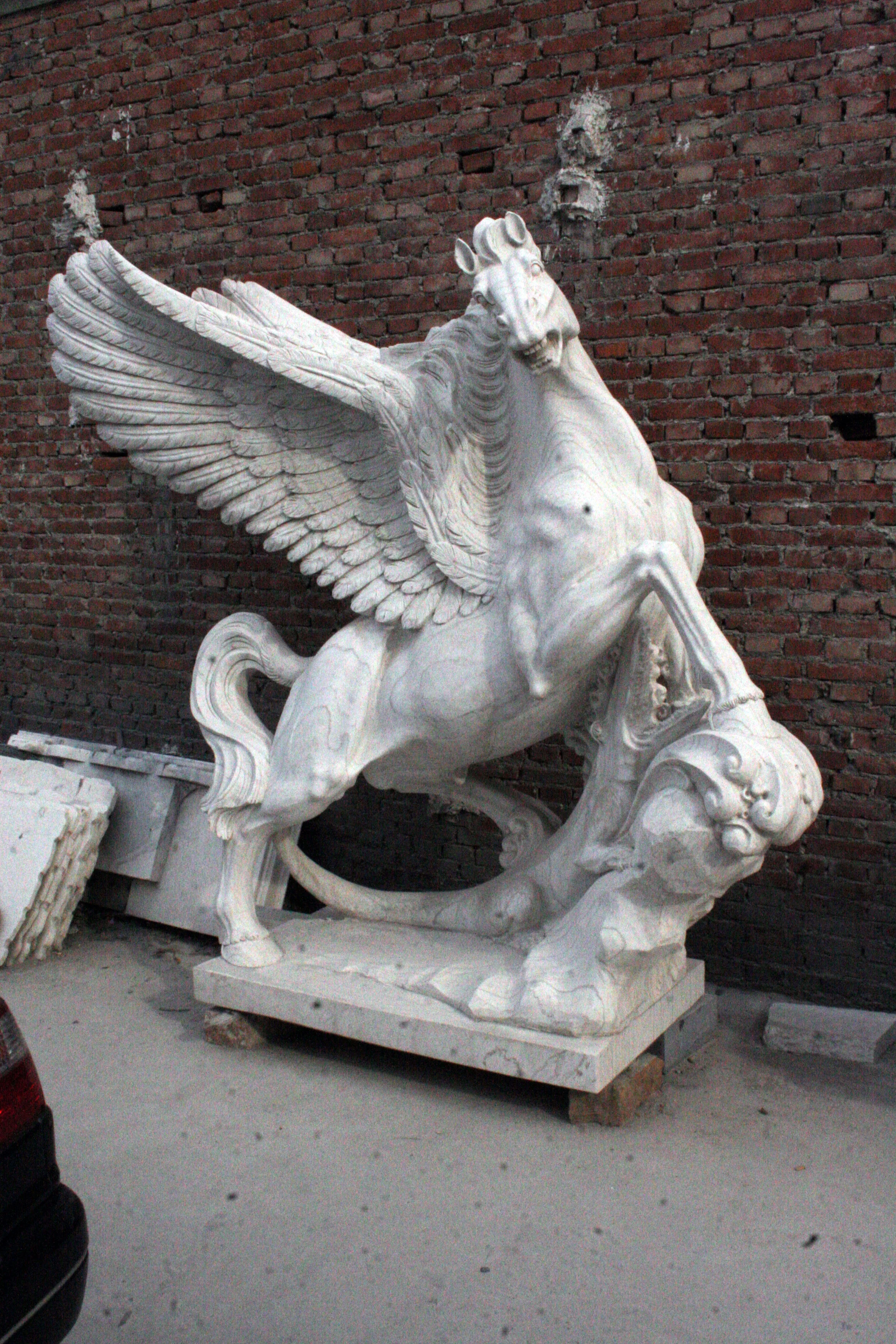 Factory hot selling handmade customized high-quality marble sculpture garden majestic gray marble cow sculpture