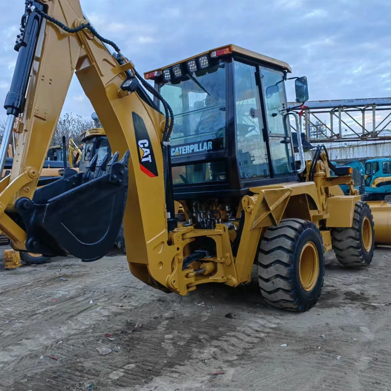 Экскаватор-погрузчик Caterpillar CAT 416E 420F 420F2 для продажи