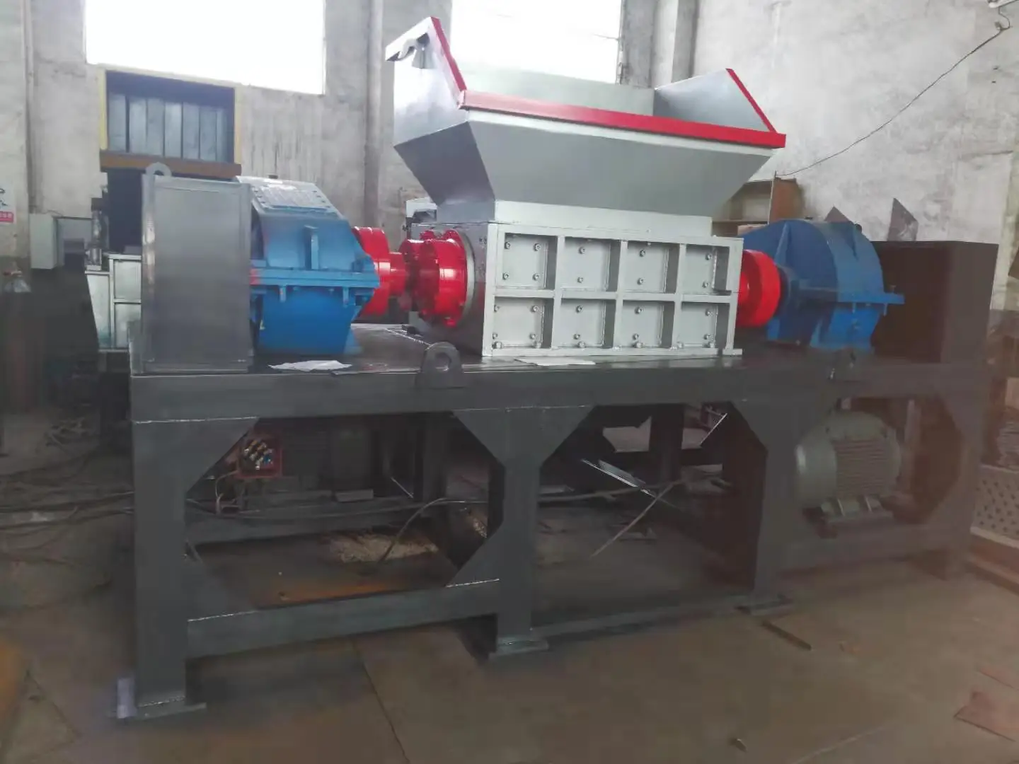 low price waste metal crusher steel bottle shredder scrap motor shredder Chinese factory