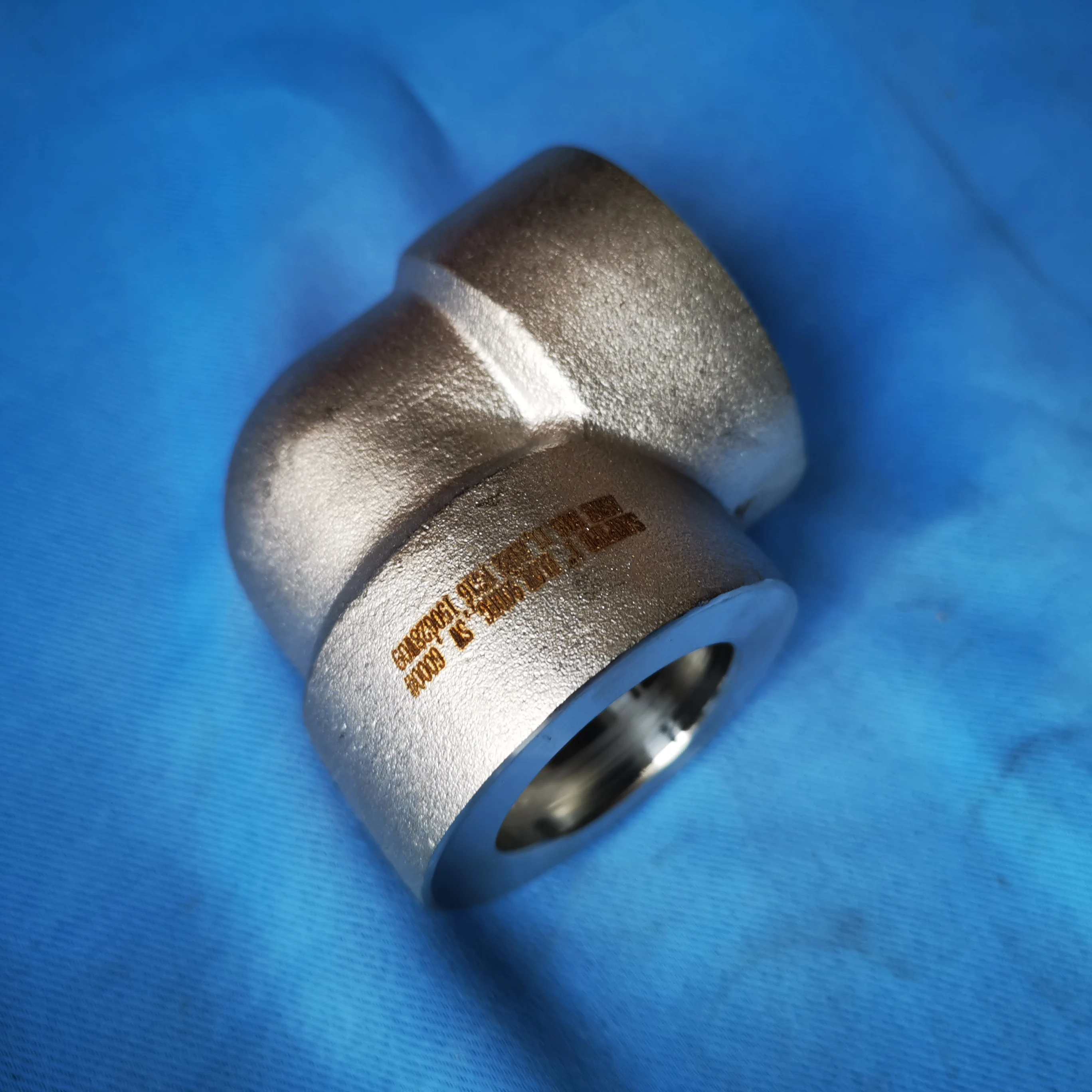 3/4 дюйма, 90 градусов, колено, SW, ASME B16.11, 6000 # ASTM A815 S31803 WP-S