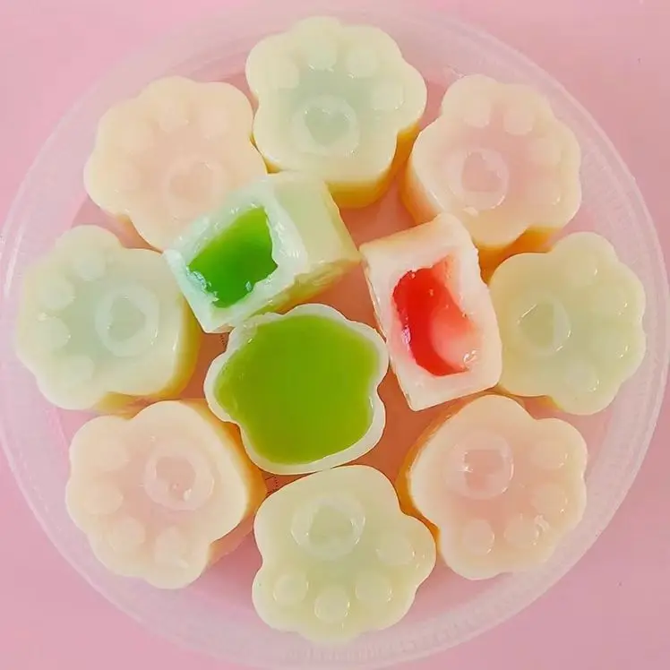 Wholesale Tik Tok Popular Wax Bottle Candy Exotic Chinese Snacks Sweets Fruit Gummy Jam Candies Funny Gum Style Toy Candy
