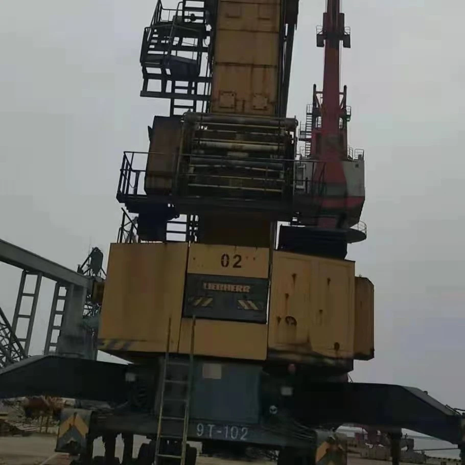 
LIEBHERR LHM250 PORT CRANE 
