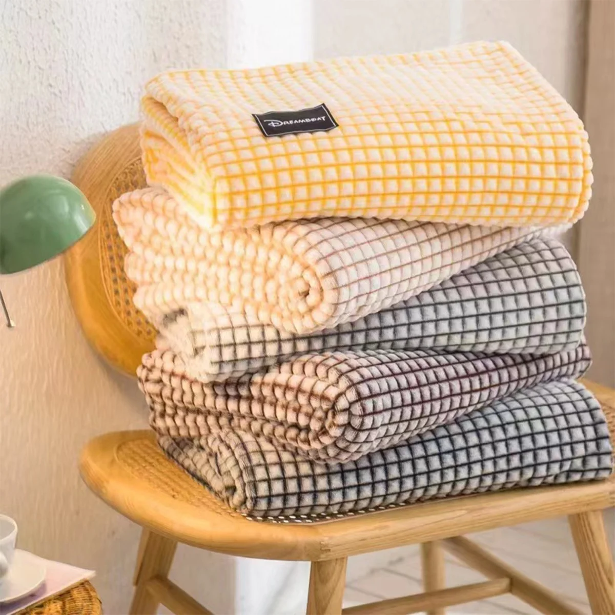 Wholesale Luxury Plaid Pattern Cozy  Fleece Bed Blanket Soft Throw Blanket  Custom Logo