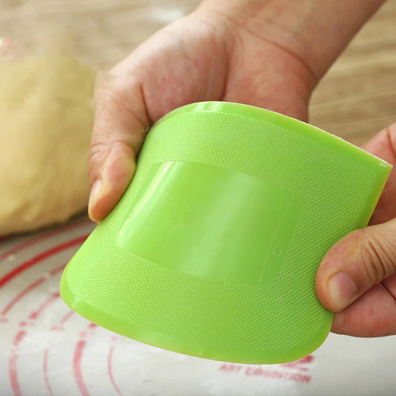 Household Sustainable Food Grade Semi-circle Sourdough Bread Nonstick Plastic Scraper Cake Cheese Cutter