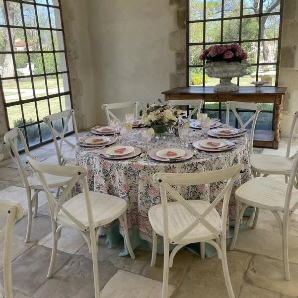 Hot Sale Durable Wooden Look  Resin cross back chair Classical Farm Style Adult Catering Banquet chairs